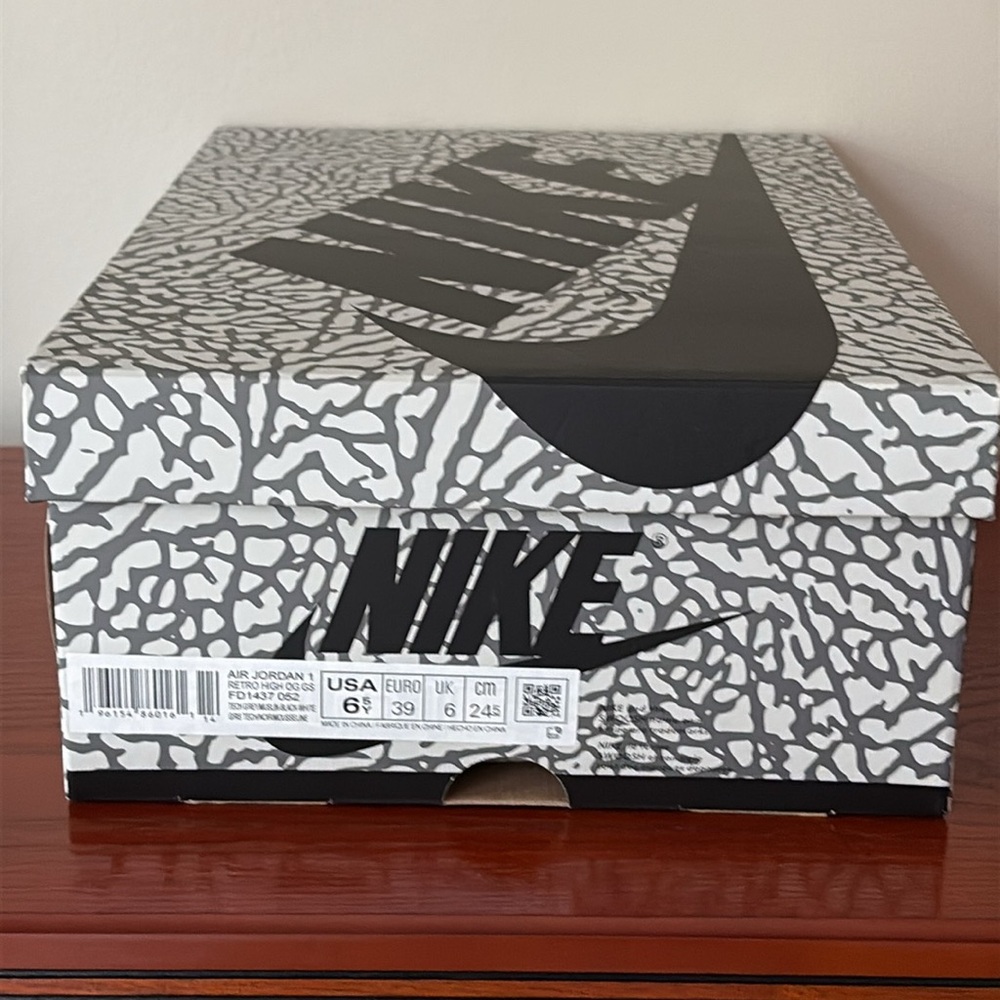 Nike Air Jordan 1 Retro High OG White Cement - Picture 15 of 16